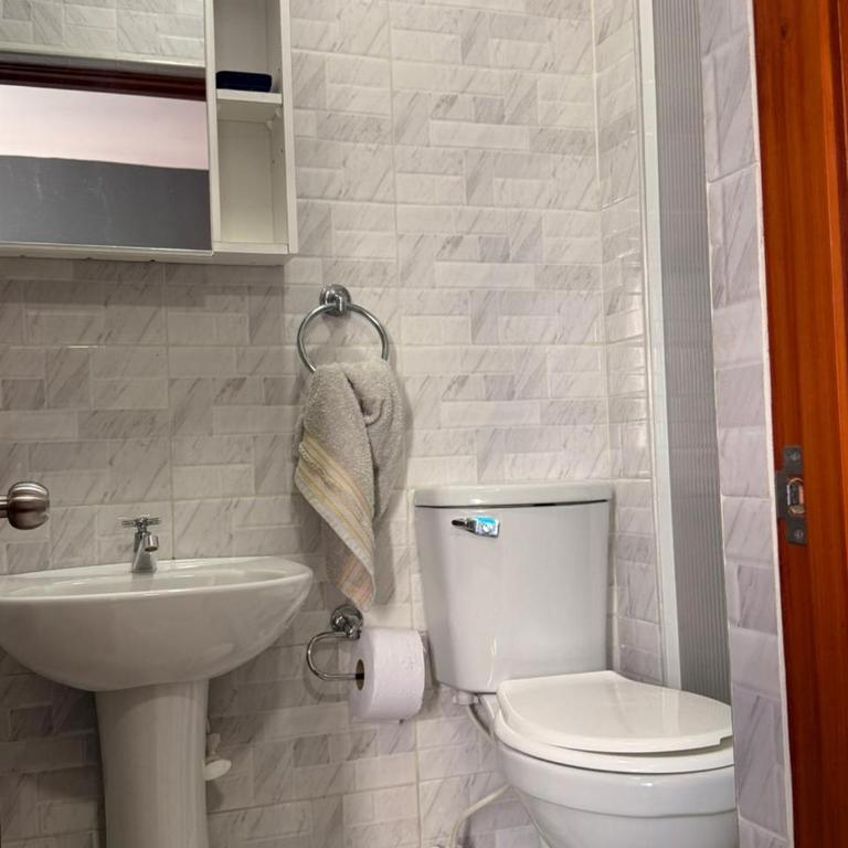 Apartamento de 3 habitaciones amoblado cerca de la playa - Three-Bedroom Apartment - 15