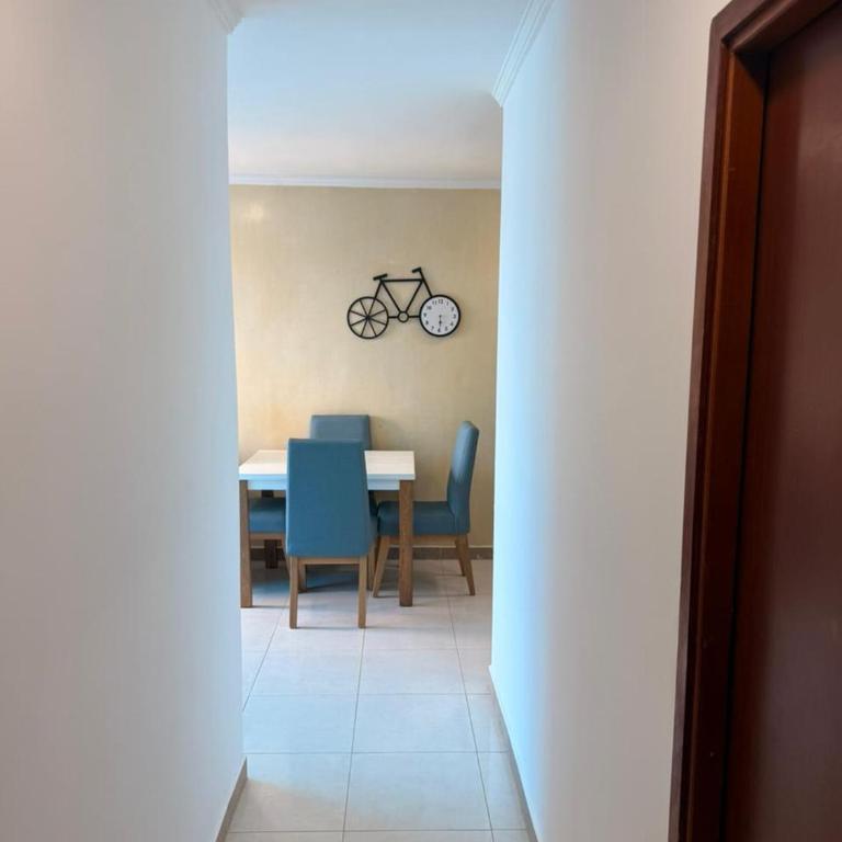 Apartamento de 3 habitaciones amoblado cerca de la playa - Three-Bedroom Apartment - 17