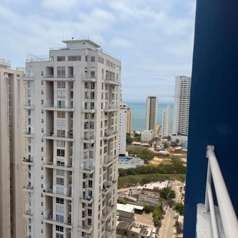 Apartamento de 3 habitaciones amoblado cerca de la playa - Three-Bedroom Apartment - 20