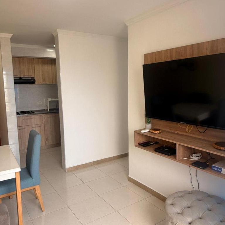 Apartamento de 3 habitaciones amoblado cerca de la playa - Three-Bedroom Apartment - 22