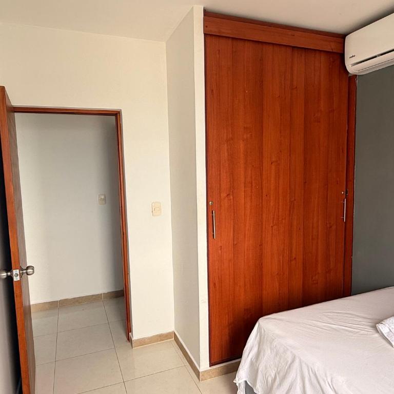 Apartamento de 3 habitaciones amoblado cerca de la playa - Three-Bedroom Apartment - 23