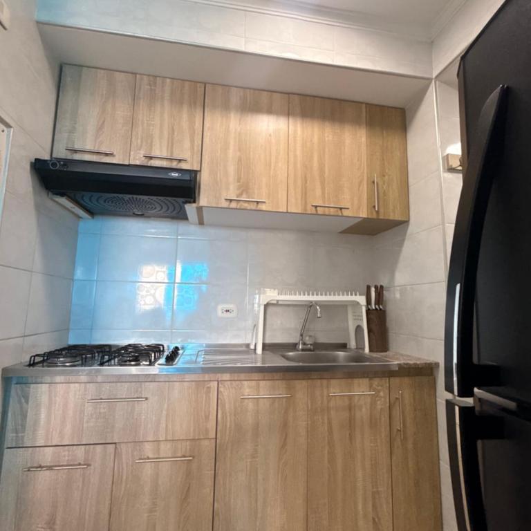 Apartamento de 3 habitaciones amoblado cerca de la playa - Three-Bedroom Apartment - 28