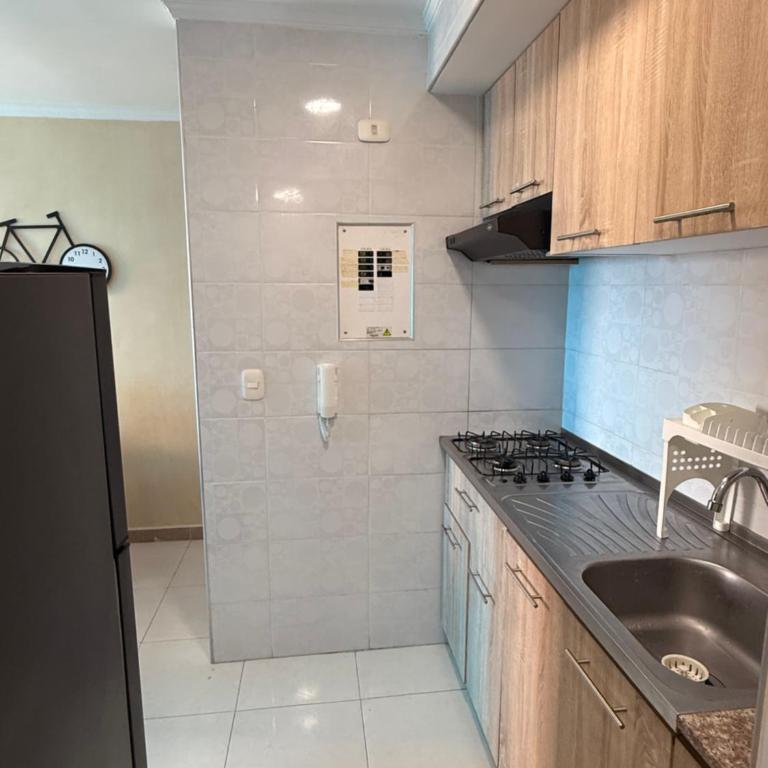 Apartamento de 3 habitaciones amoblado cerca de la playa - Three-Bedroom Apartment - 35