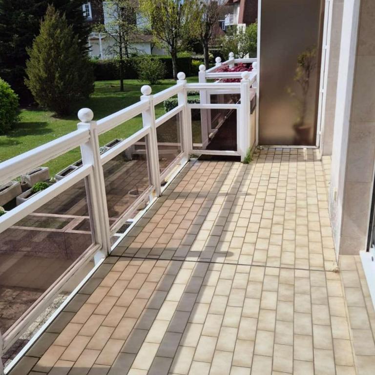 Appartement rénové avec grand balcon - FR-1-673-20 - Appartement - 4