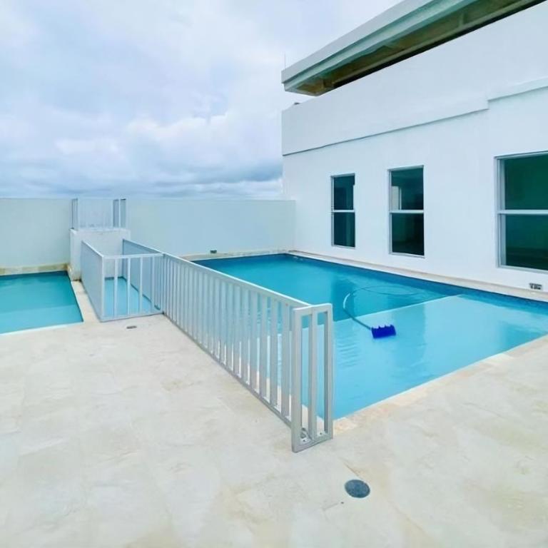 Apartamento de 3 habitaciones amoblado cerca de la playa - Three-Bedroom Apartment - 37