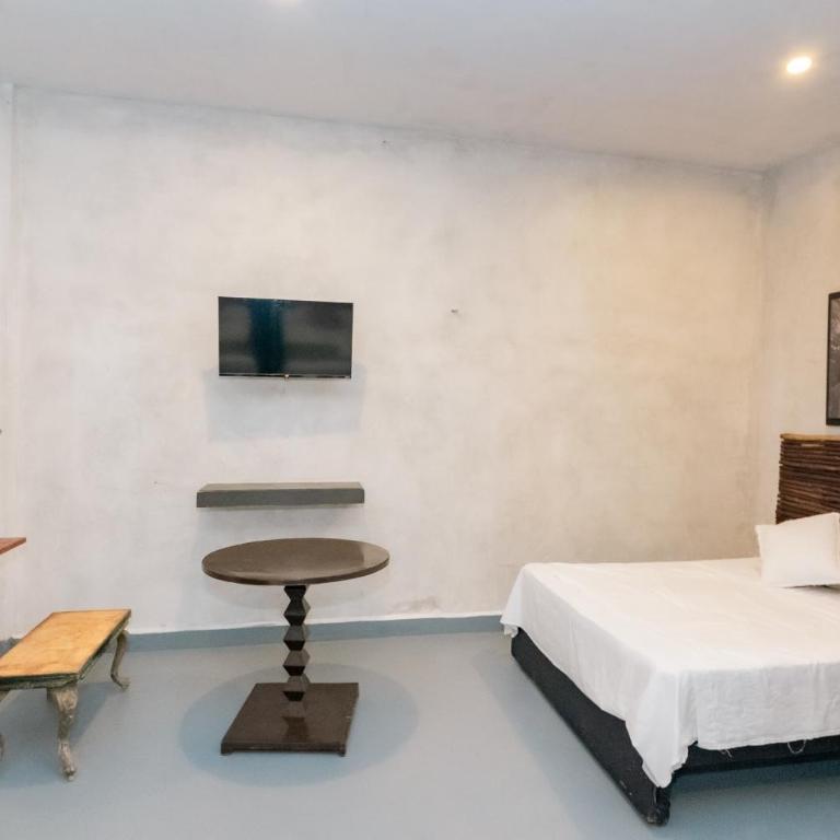 Casa Shalom Green - Family Room with Private Bathroom - 3