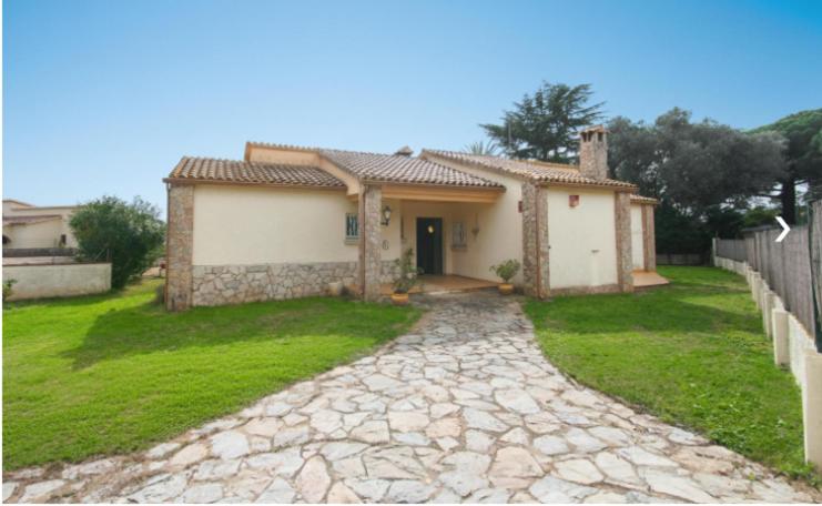 EMPORION PUIGSESFORQUES House in Calonge Spacious and bright - Three-Bedroom House - 33