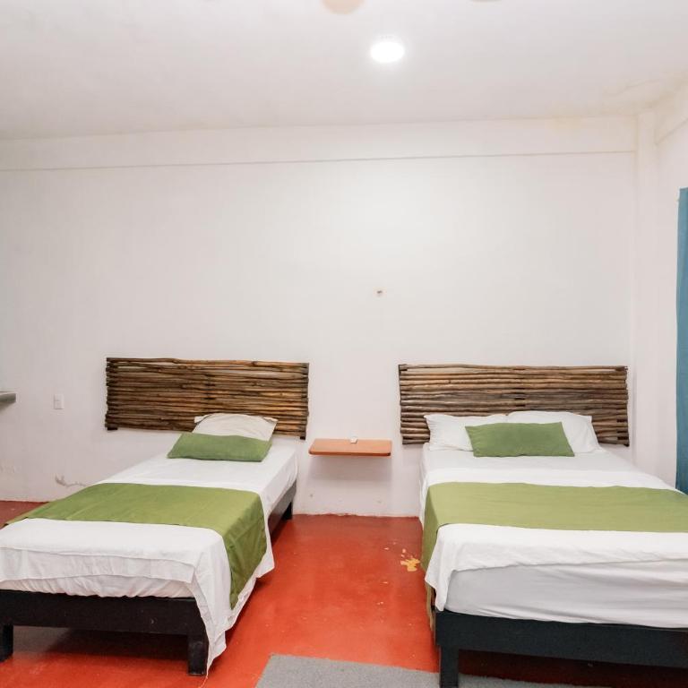Casa Shalom Green - Triple Room with Private Bathroom - 3
