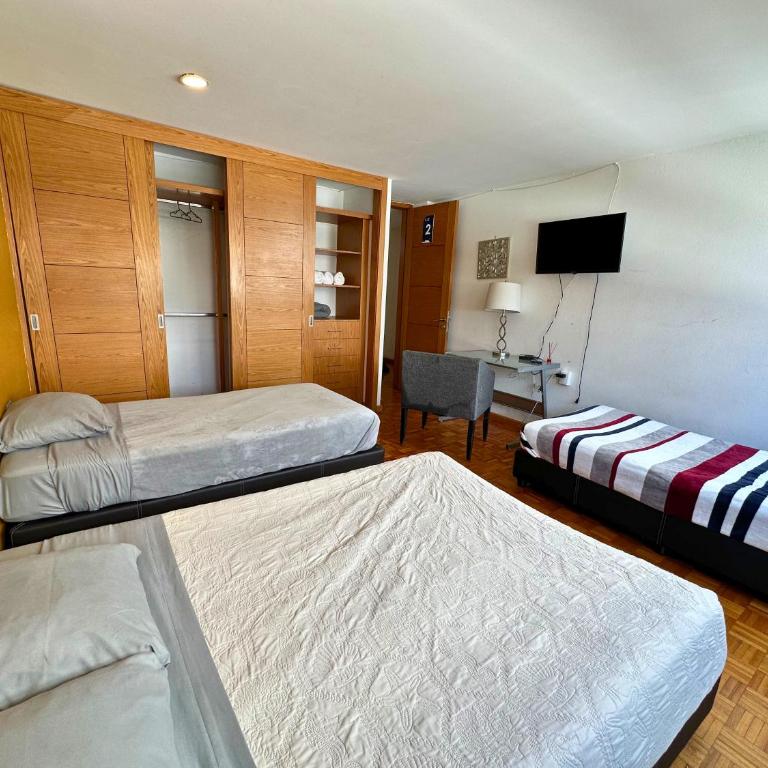Goldsmith Confort Suites Polanco - Economy Triple Room with Shared Bathroom - 6