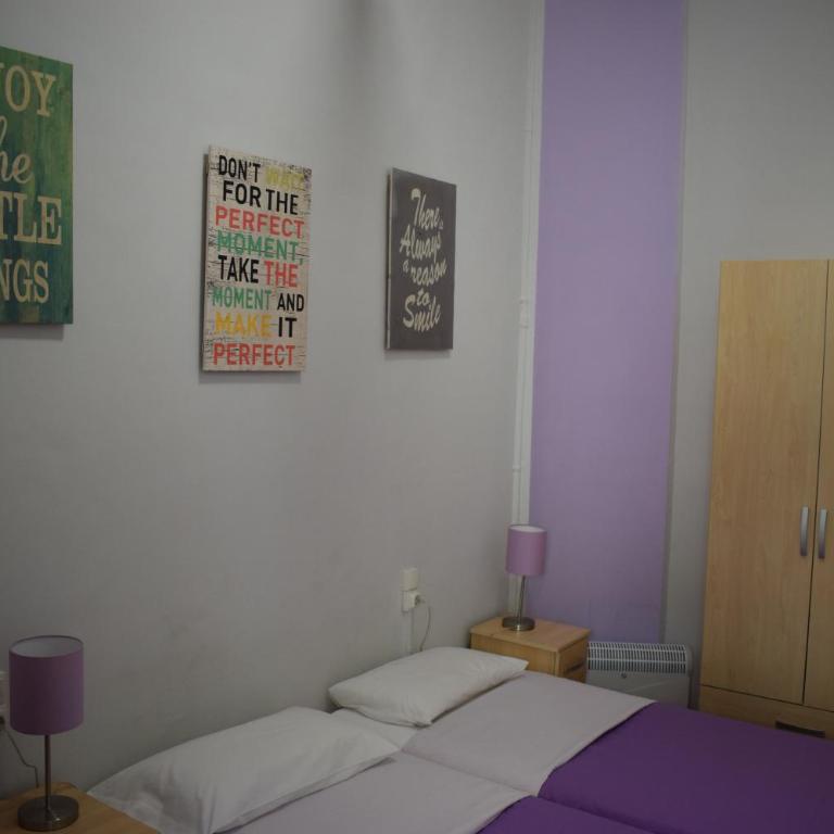 Hostal MiMi Las Ramblas - Twin Room with Shared Bathroom - 3