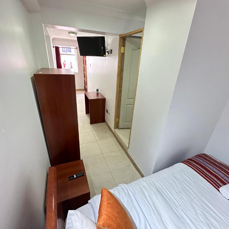 Libertrek Centro Inn - Single Room with Private Bathroom - 2