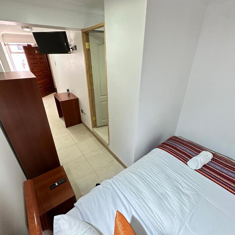 Libertrek Centro Inn - Single Room with Private Bathroom - 4