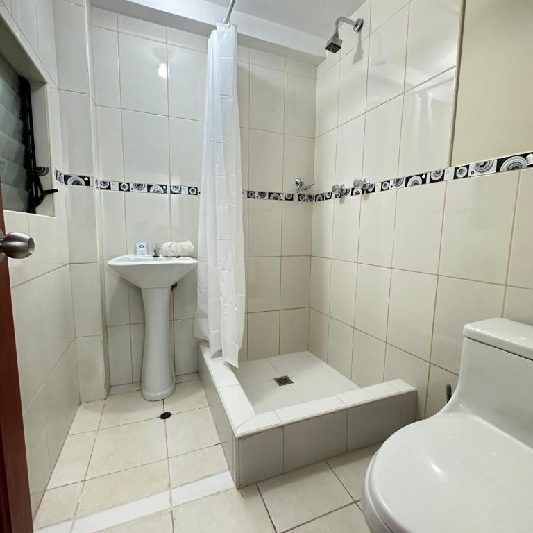 Libertrek Centro Inn - Single Room with Private Bathroom - 1