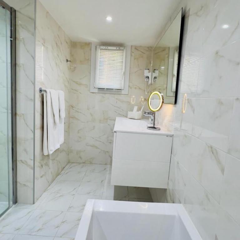 Hotel La Calanque - Suite avec Baignoire Spa sur la Terrasse - 4