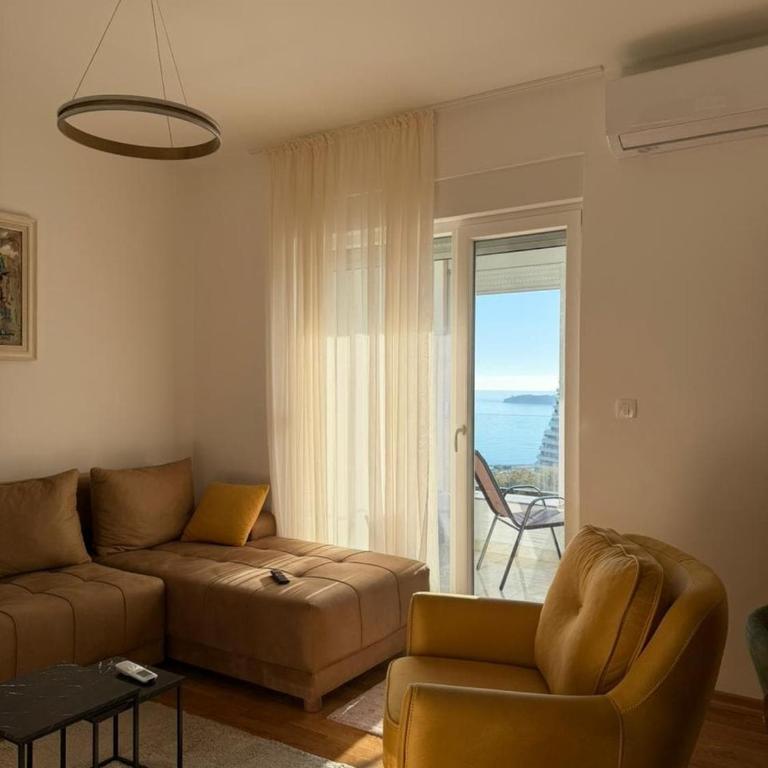 Seafront Serenity - 2BR Beach Walk Apartment - Two-Bedroom Apartment with Sea View - 1