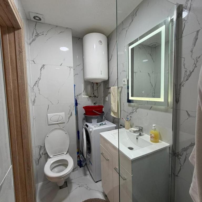 Seafront Serenity - 2BR Beach Walk Apartment - Two-Bedroom Apartment with Sea View - 13