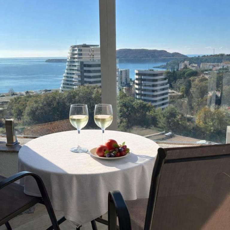 Seafront Serenity - 2BR Beach Walk Apartment - Two-Bedroom Apartment with Sea View - 15