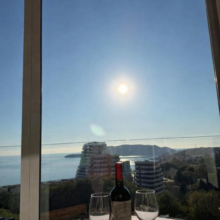 Seafront Serenity - 2BR Beach Walk Apartment - Two-Bedroom Apartment with Sea View - 16