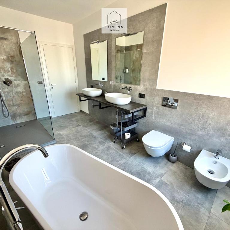 Lumina - Light Stays - Nuovissimo Attico con 2 Bagni - Two-Bedroom Deluxe Apartment with Balcony - 16