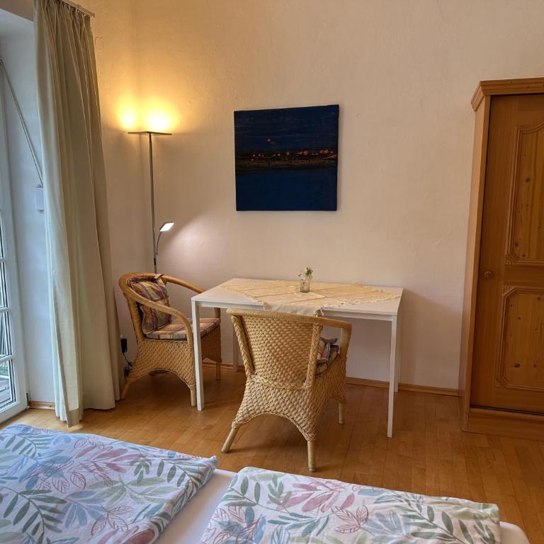 Ferienwohnungen Stuhlreiter GbR - Apartment mit 1 Schlafzimmer und Balkon - 4