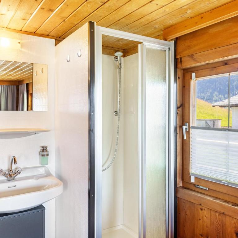 Persalhof Gattererberg - Dreibettzimmer mit Dusche - 10