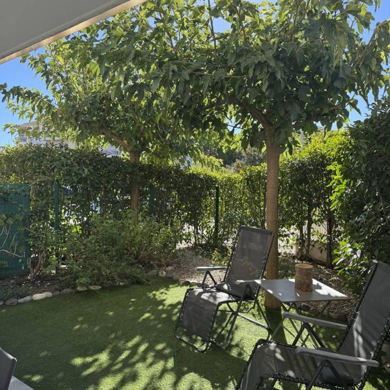 Charmant T3 avec jardin privé, proche plage centre-ville de Calvi - Appartement 2 Chambres avec Terrasse - 10