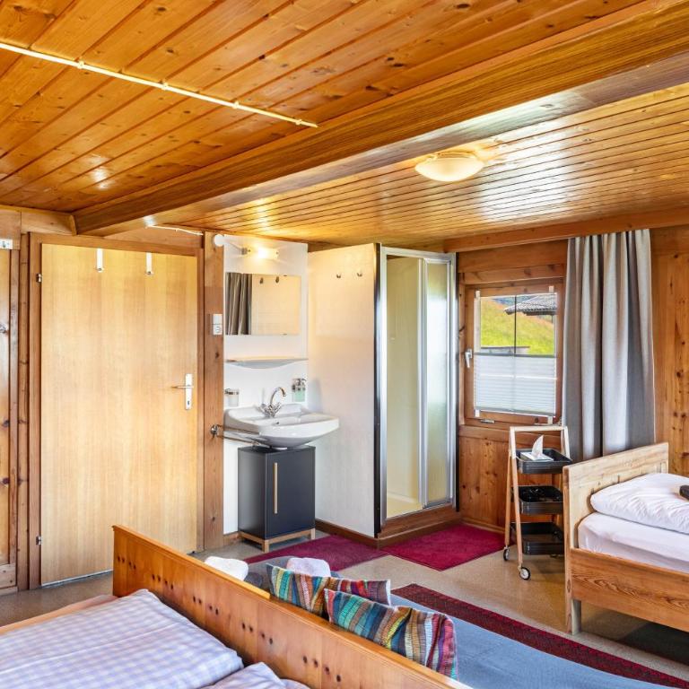 Persalhof Gattererberg - Dreibettzimmer mit Dusche - 9