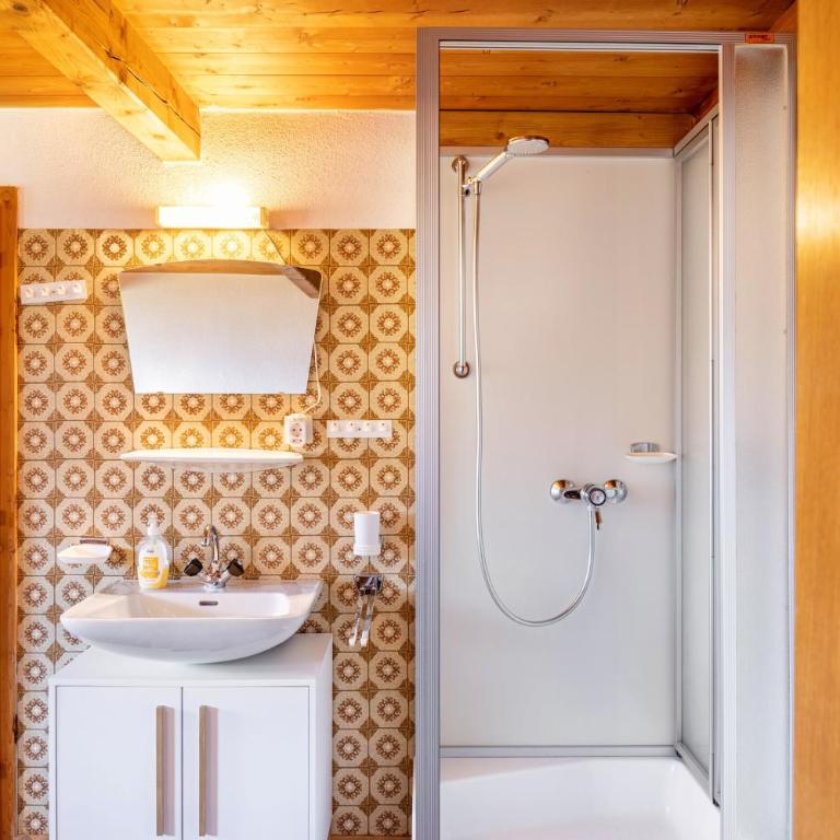 Persalhof Gattererberg - Doppelzimmer mit Bergblick - 9