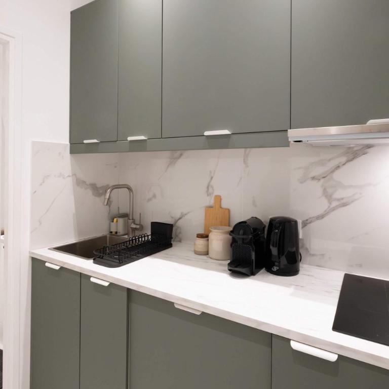 Golden Triangle 3BR Haussmann Champs-Elysees - Appartement - 15