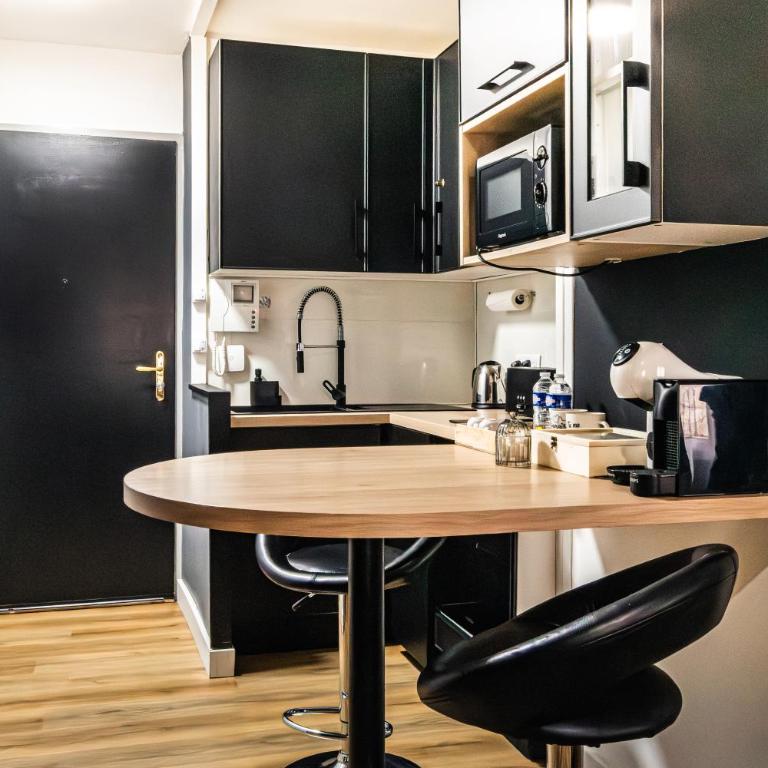 Suite&Spa -Love Room Jacuzzi&Sauna Privatif Vienne - Appartement 1 Chambre - 21