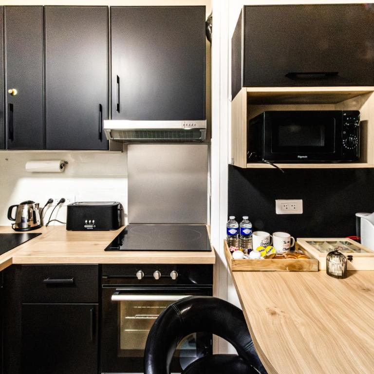 Suite&Spa -Love Room Jacuzzi&Sauna Privatif Vienne - Appartement 1 Chambre - 20