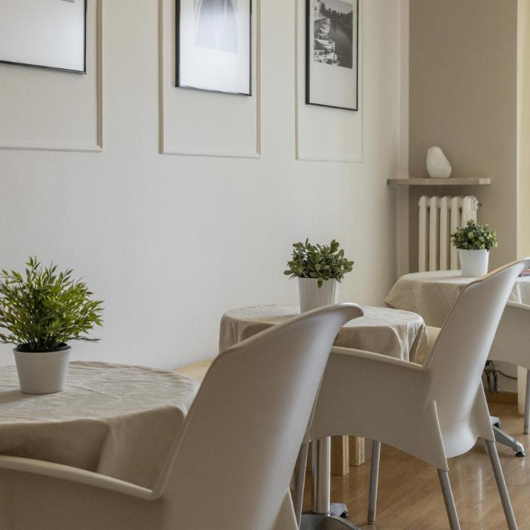 Mariclà Boutique Rooms with Balcony & Free Parking - Camera Singola con Bagno Privato - 5