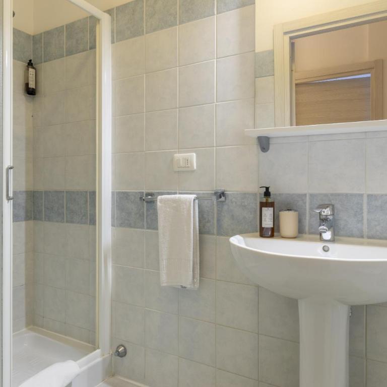 Mariclà Boutique Rooms with Balcony & Free Parking - Camera Singola con Bagno Privato - 11