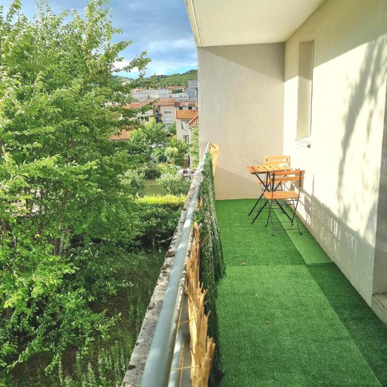 Résidence des volcans d'auvergne parking balcon WiFi lit180X200 - One-Bedroom Apartment with Garden View - 1