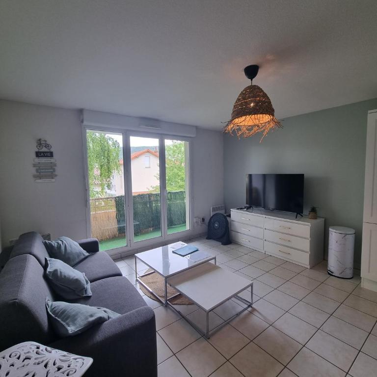 Résidence des volcans d'auvergne parking balcon WiFi lit180X200 - One-Bedroom Apartment with Garden View - 6