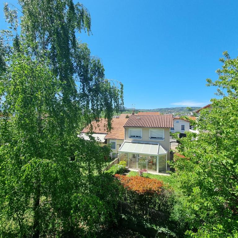Résidence des volcans d'auvergne parking balcon WiFi lit180X200 - One-Bedroom Apartment with Garden View - 11