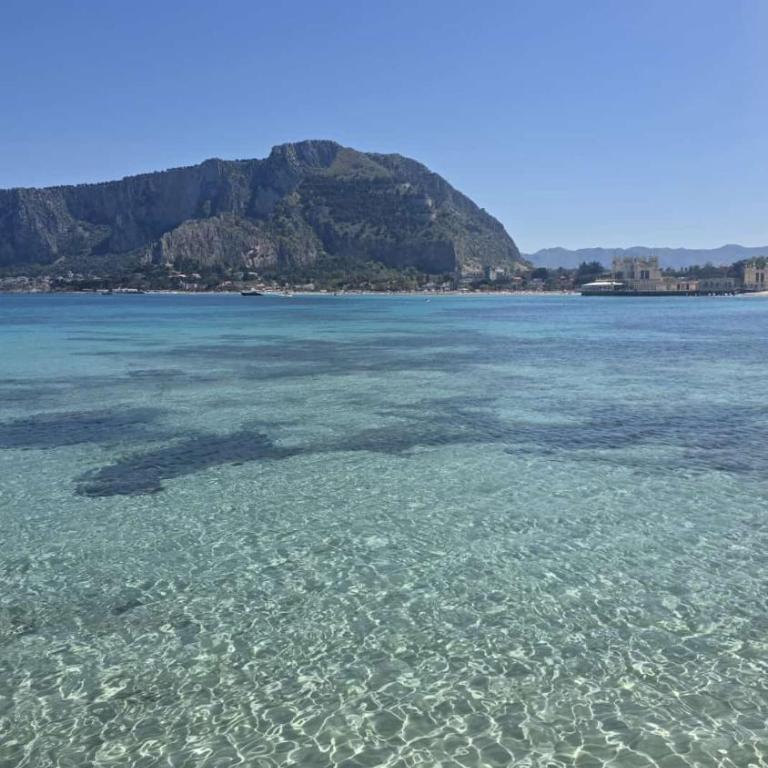 Villa a pochi passi dal mare - Appartamento con 2 Camere da Letto e Vista Giardino - 7