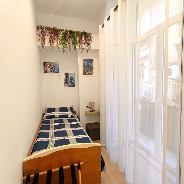 DIMORA NONNA ELENA - Quartieri Spagnoli "Premium Suite" - Family Room with Private Bathroom - 8