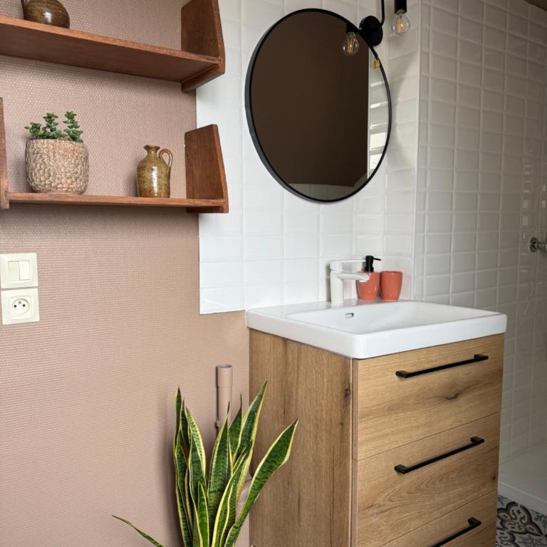 Charme et Lumière - One-Bedroom Apartment - 11