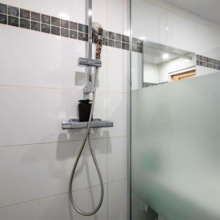 Charming Renovated 1BR Marais Pompidou - Appartement - 8