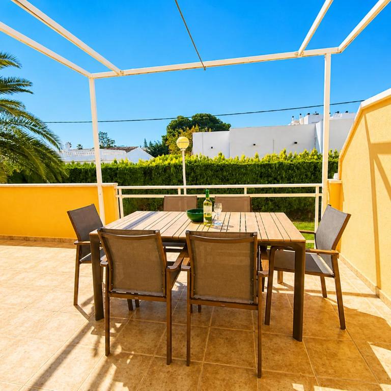 Apartamento Atila en Dénia a 250 m de la Playa con Terraza, Piscina y Jacuzzi by Family Homes - Apartamento de 2 dormitorios con terraza - 1