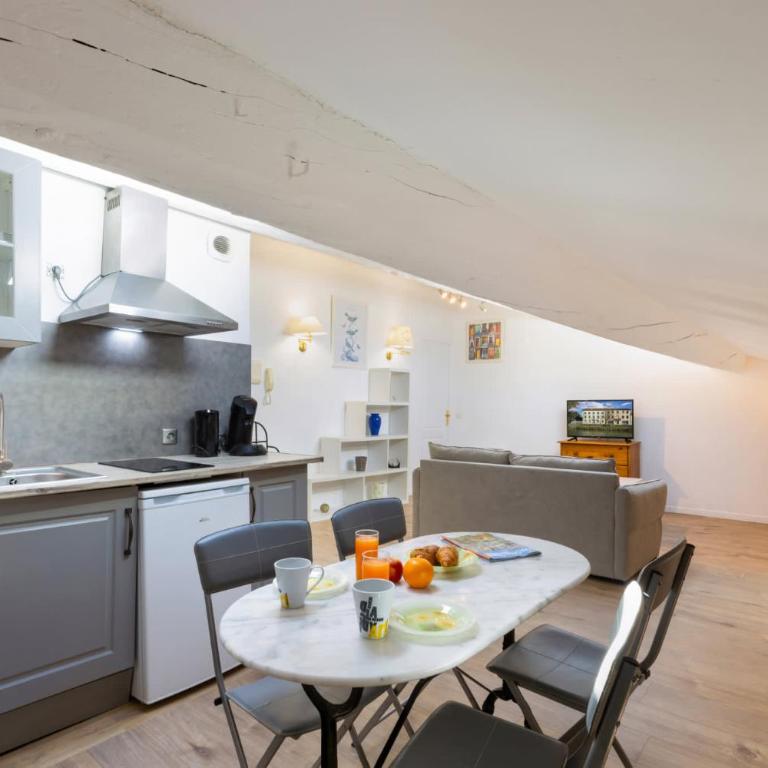T2 cosy sous combles proche Canal du Midi & Cité - Apartment - 2