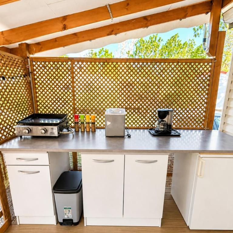 Mobil-home tout confort Camping de lEscale C43 terrasse piscine & plages - Bungalow - 16