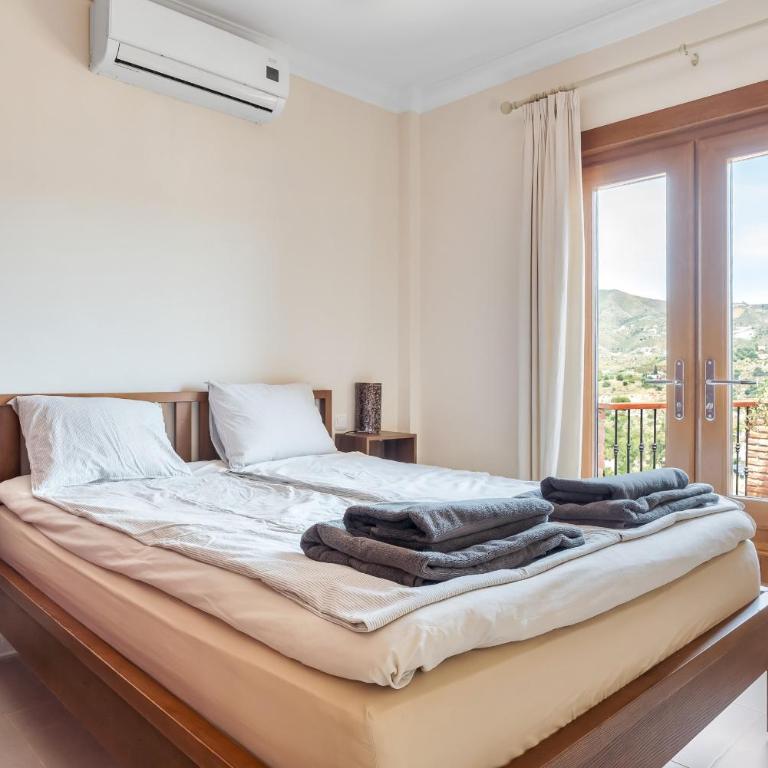 Dream Stay! 15 Guests, Big Pool with Heating Option at Extra Cost, Sea view! - Villa with Private Pool - 29