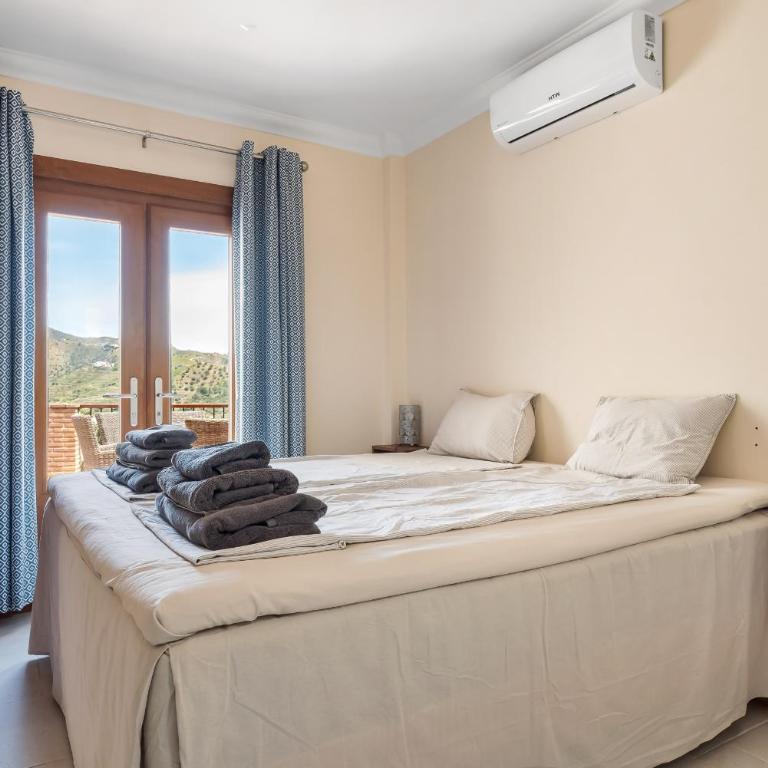 Dream Stay! 15 Guests, Big Pool with Heating Option at Extra Cost, Sea view! - Villa with Private Pool - 23