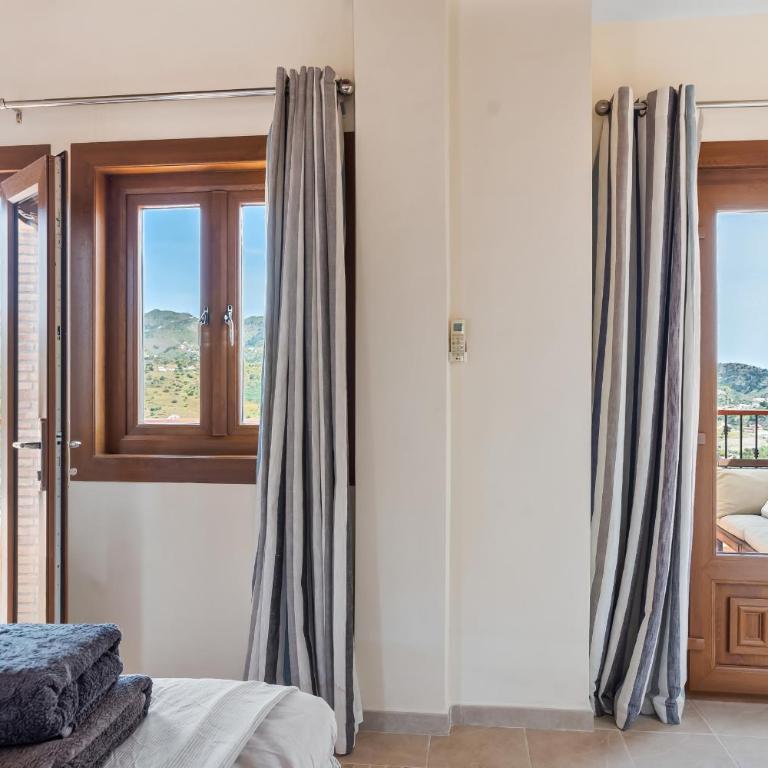 Dream Stay! 15 Guests, Big Pool with Heating Option at Extra Cost, Sea view! - Villa with Private Pool - 17