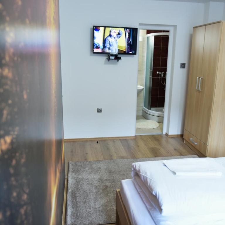 Motel Alibi - Dvokrevetna Soba sa Bračnim Krevetom i Sopstvenim Kupatilom - 5