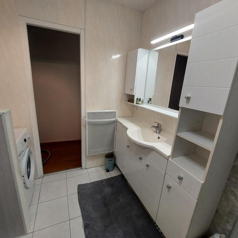 Narbonne Centre Historique Spacieux T2 Confort & Calme - Appartamento con 1 Camera da Letto - 8