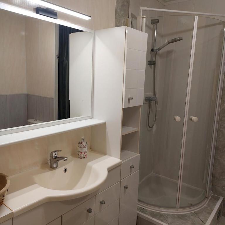 Narbonne Centre Historique Spacieux T2 Confort & Calme - Appartamento con 1 Camera da Letto - 11