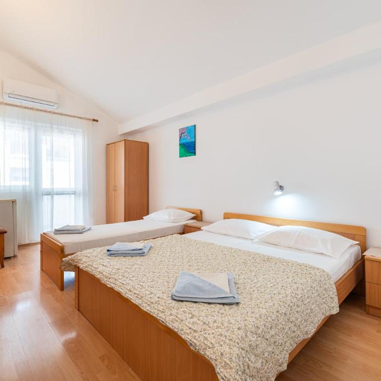 Apartments Bečić - Osnovna Trokrevetna Soba - 3
